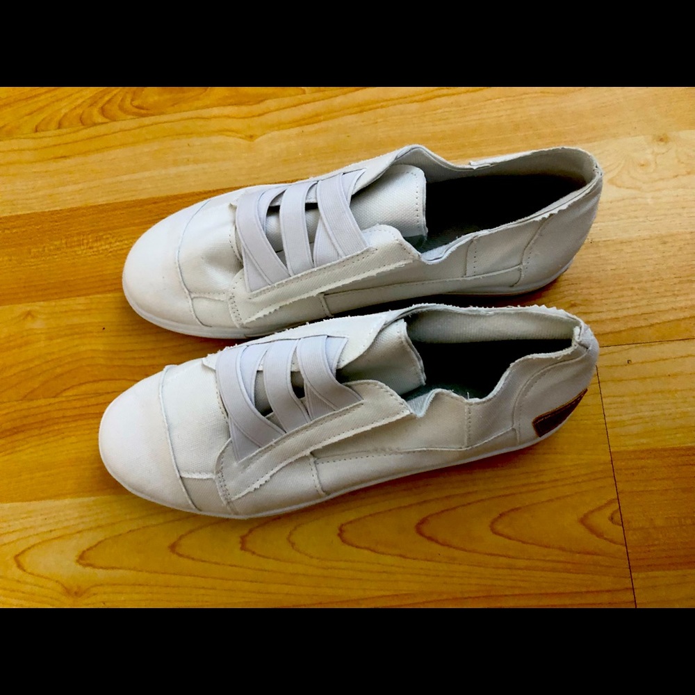White sneakers NWT